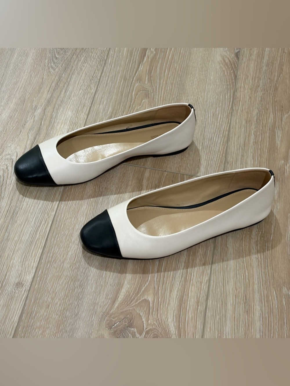 NEVER WORN - Michael Kors Cream and Black Leather Ballet Flats - Size 10 - Picture 5 of 9